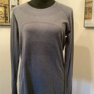 lululemon athletica Long Sleeve Tee in Heather Gray